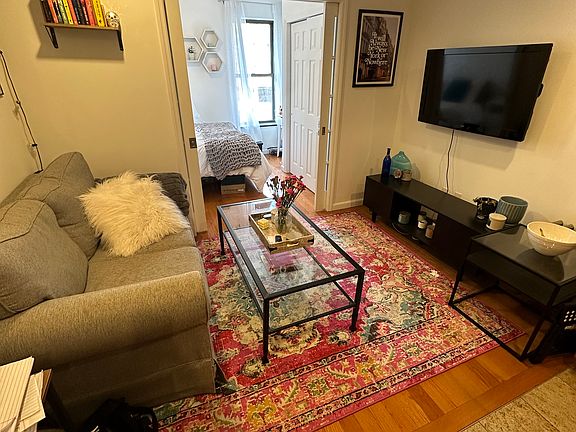 5th image of 154 Allen St APT 1B