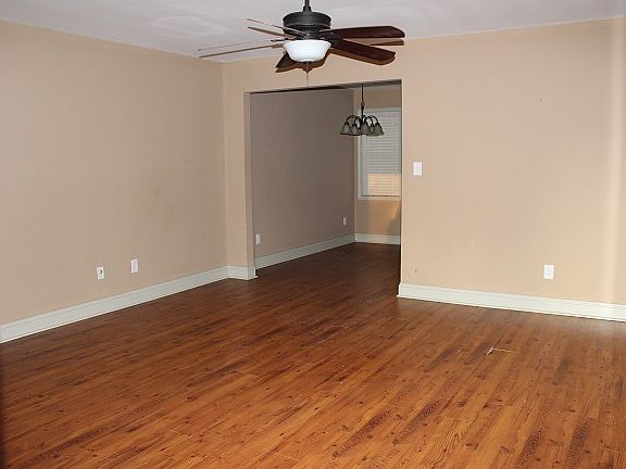 3rd image of 154 Wedgewood Court