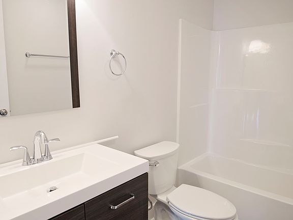5th image of 1704 Meridian St #B