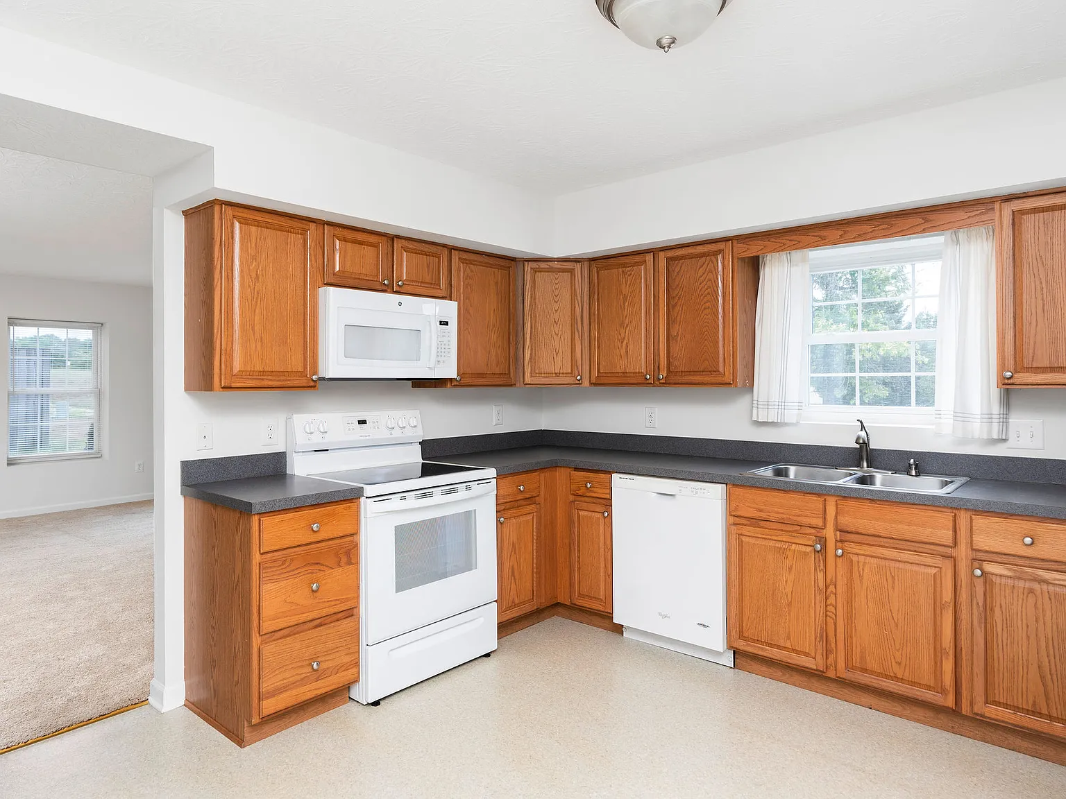 2 bed, 1400 sqft, $1,625 — Photo 4
