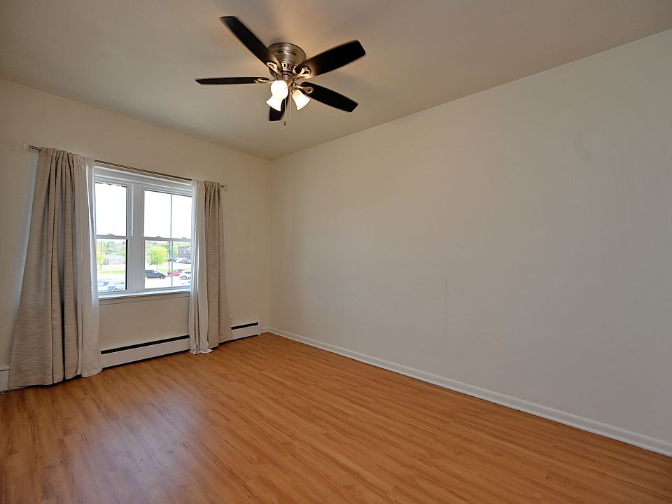 1st image of 150 E Wisconsin Ave #4