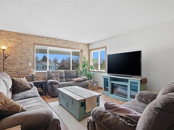 5th image of 220 N H Ave #A