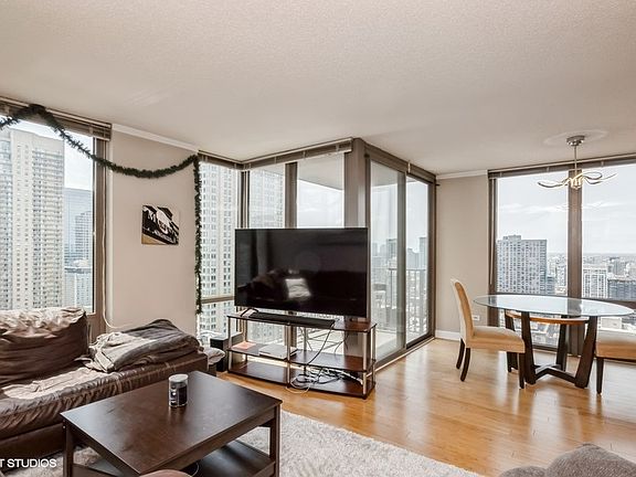 5th image of 2 E Erie St APT 3505