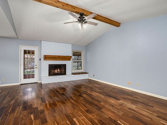 3rd image of 1706 Ashley Cir