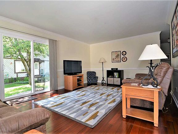 4th image of 1687 Village Ln