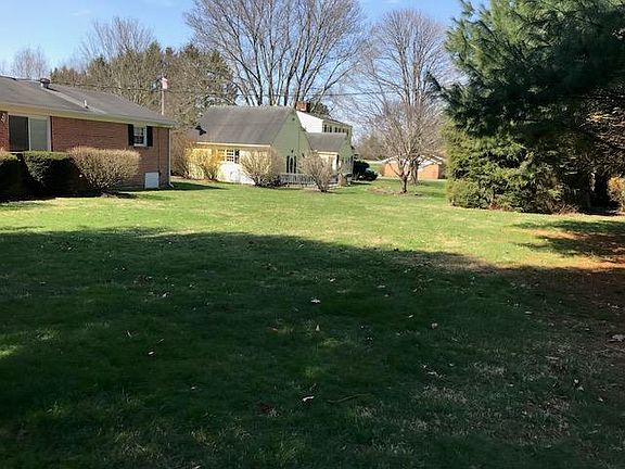 3rd image of 168 Shady Oak Ln