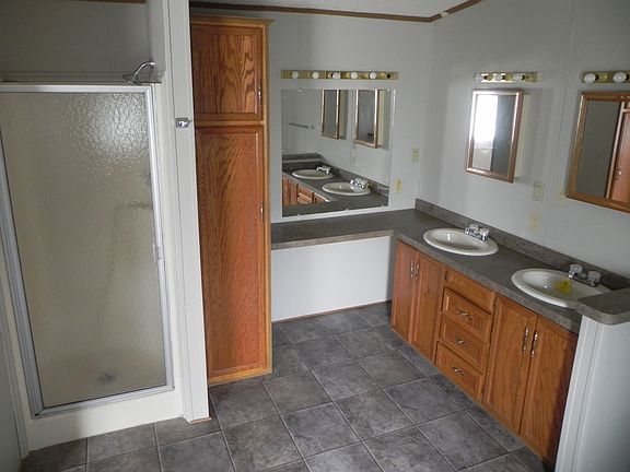 5th image of 10043 Hutchinson Dr