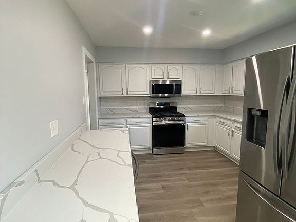 4th image of 9315 Pleasant Ave