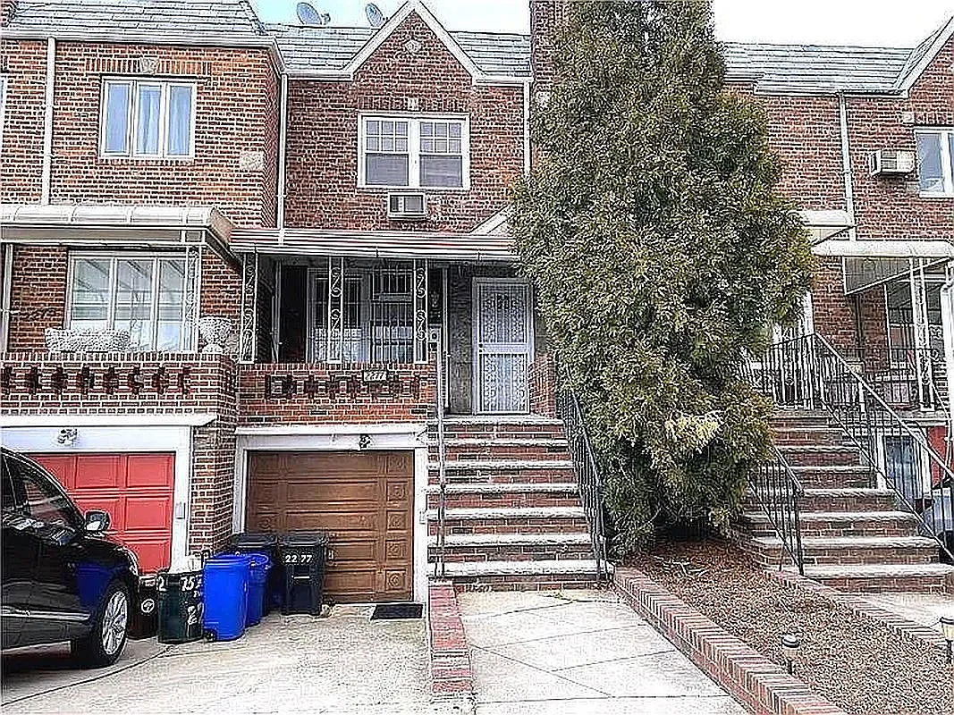 2277 E 28th St photo 1