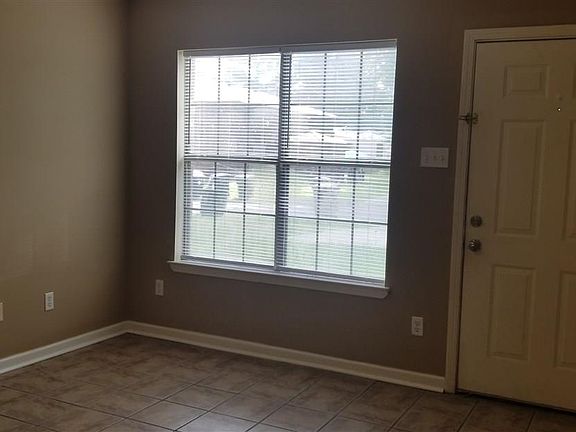 5th image of 216 Bellevue Cir APT A