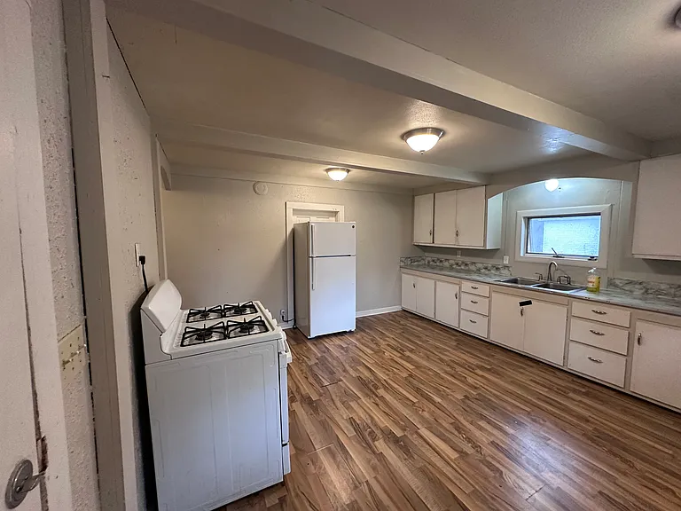 629 Park Ave #3 — Photo 4