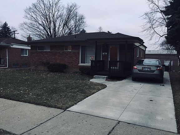2nd image of 29 E Newport Ave