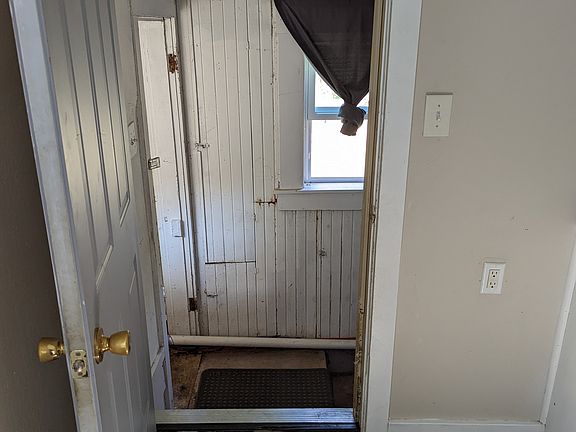 5th image of 2417 SE Wisconsin Ave