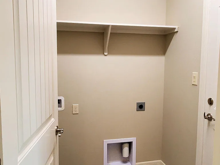 2036 Grove Ln — Photo 11