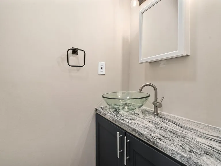 741 Sullivant Ave #C — Photo 15