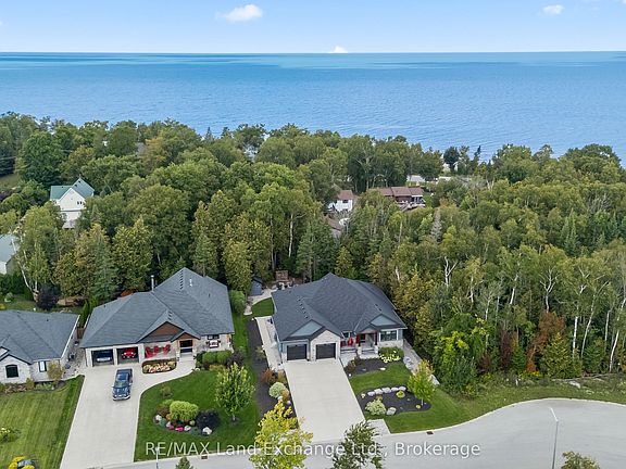 3rd image of 9 Lakeside Woods Cres