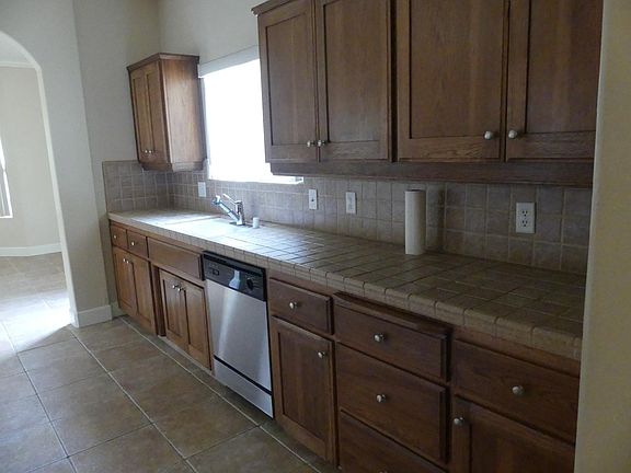 5th image of 3027 N Thorne Ave