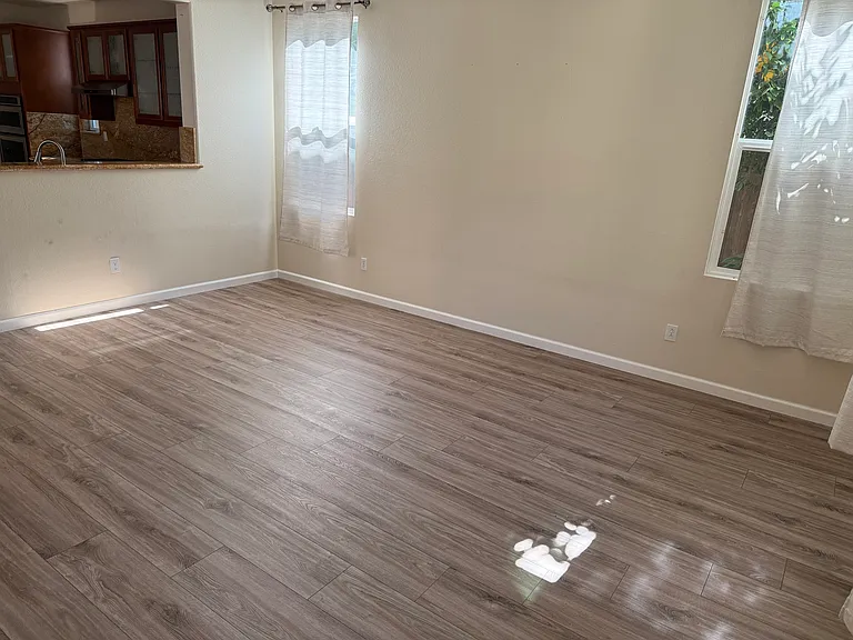 2912 Safford Ave — Photo 6