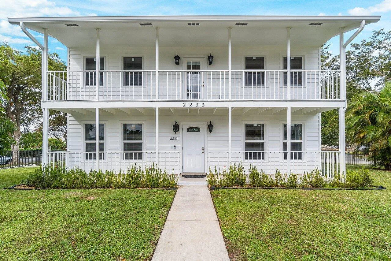 4 bed, 3.0 bath, 1926 sqft, $5,300 — Photo 1