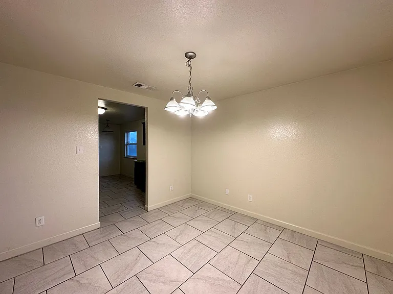 2403 Lavender Ln — Photo 16