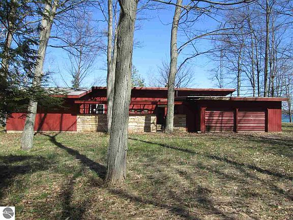 2nd image of 171 NW Torch Lake Dr