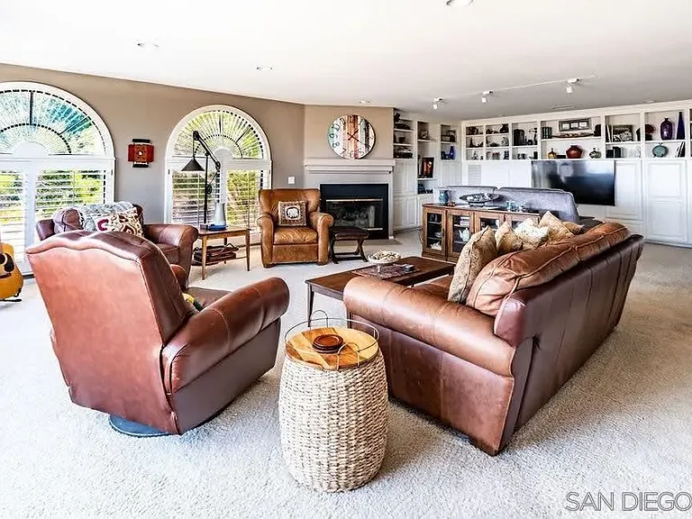 2110 Locust St — Photo 34