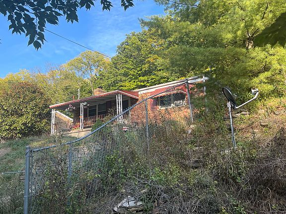 2nd image of 556 Fairbanks Ave