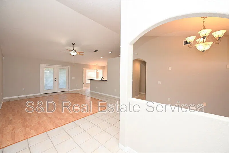 3 bed, 2.0 bath, 1768 sqft, $2,060 — Photo 3