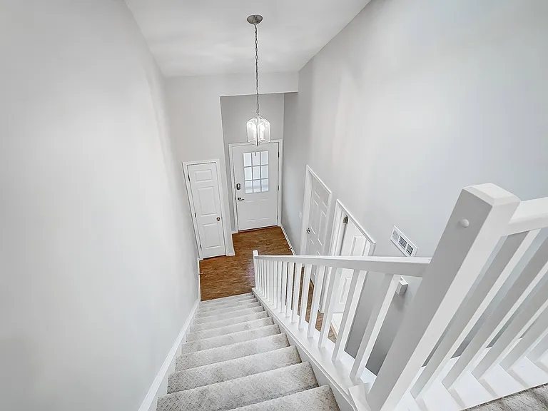 1804 Cliffview Ln — Photo 27