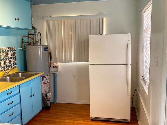 5th image of 905 Belrose Ave NW