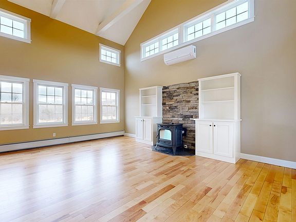 3rd image of 20 Robin Lane