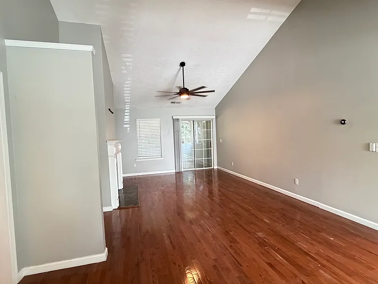 2400 Hampton Estates Dr SW #A — Photo 6