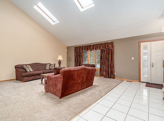 5th image of 10230 Cambridge Dr