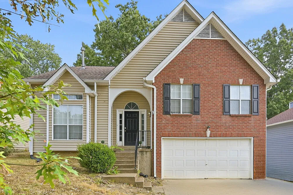 4 bed, 3.0 bath, 2522 sqft, $2,745 — Photo 1