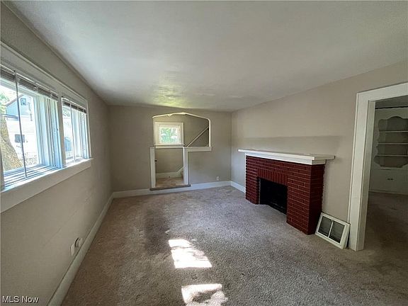 5th image of 26 W Lowell Ave