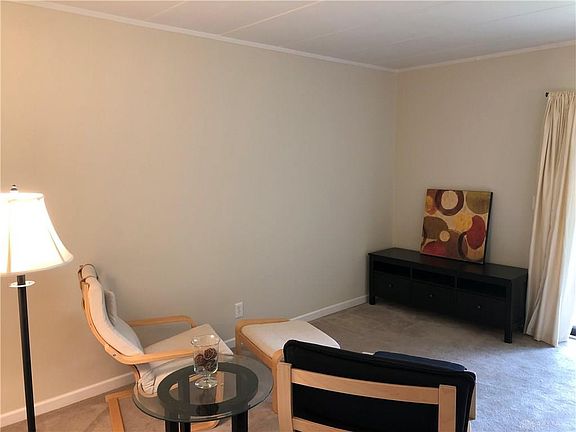 3rd image of 1034 Lookout Trl APT A