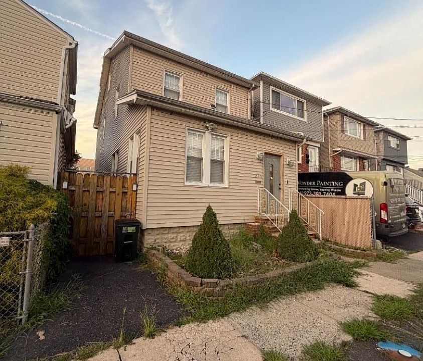 2nd image of 275 Gertrude St