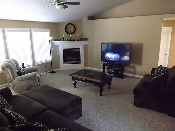 2nd image of 1842 W Tumble Creek Dr