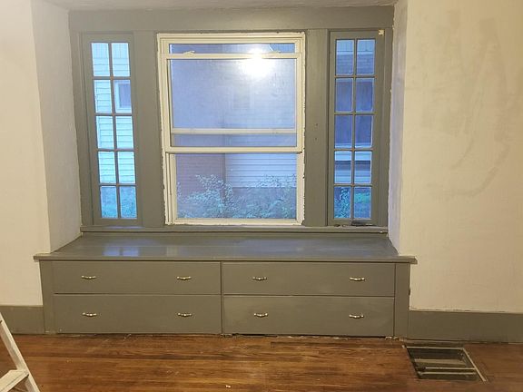 3rd image of 317 Lexington Ave