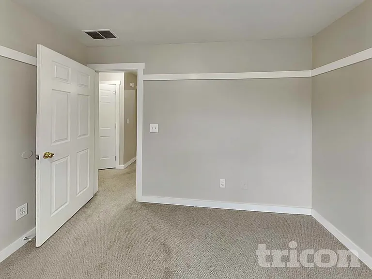 1048 Whispering Woods Dr — Photo 11