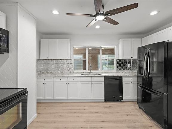 4th image of 121 Samuel Ave