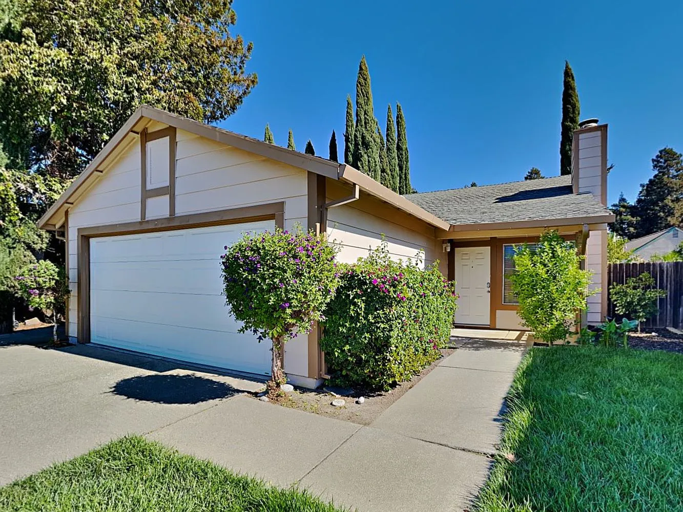 137 Catalpa Ln photo 1