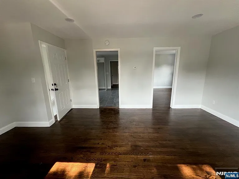 905 Sanford Ave — Photo 3