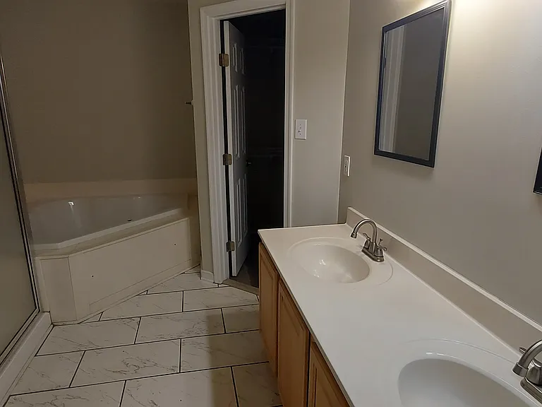 111 Carriage Point Ln — Photo 9