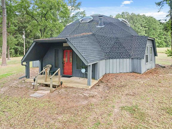 2nd image of 637 County Rd