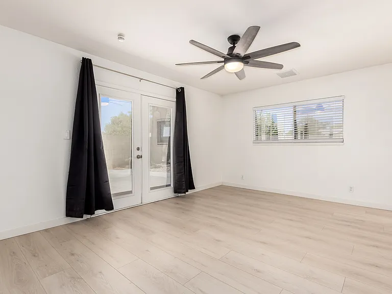 2324 E Palmcroft Dr — Photo 14