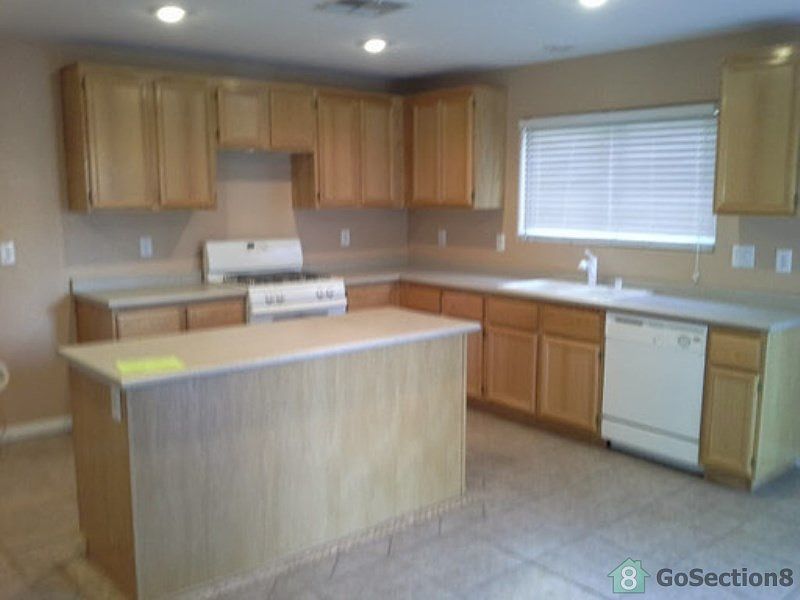 2nd image of 4562 Pommerelle St