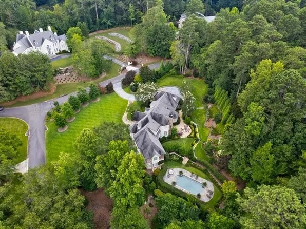 100 E Chambord Dr NW, Sandy Springs, GA 30327