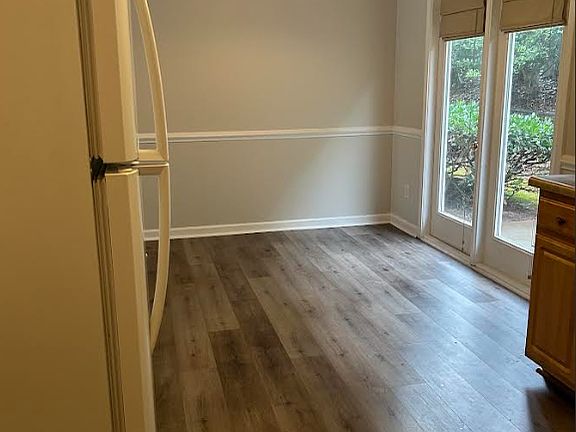 3rd image of 15 Singleton Ln