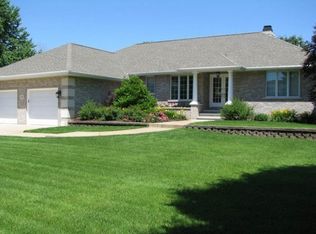 1141 Huntington Way N, Suamico, WI 54173